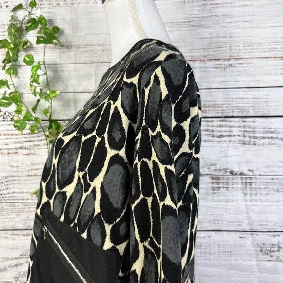 Stylish Black and White Women's Sweater - Picture 10 of 13